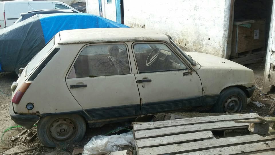 Sidi El Bechir Maakel EzzaM Renault R5 Antiquits et collection des anciennes voitures