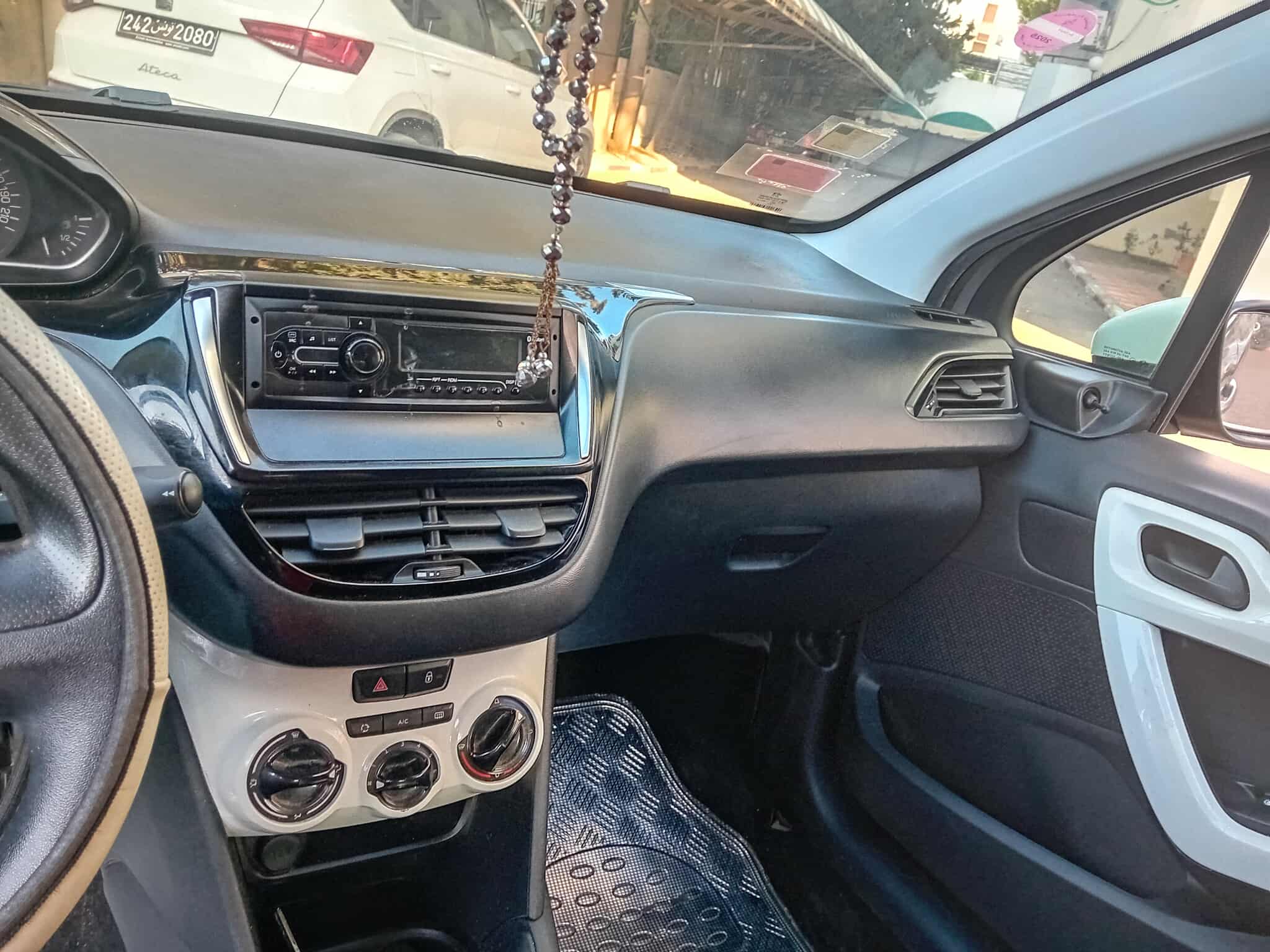 Ariana Ville Cite Ennasr 1 Peugeot 208 208 tres propre