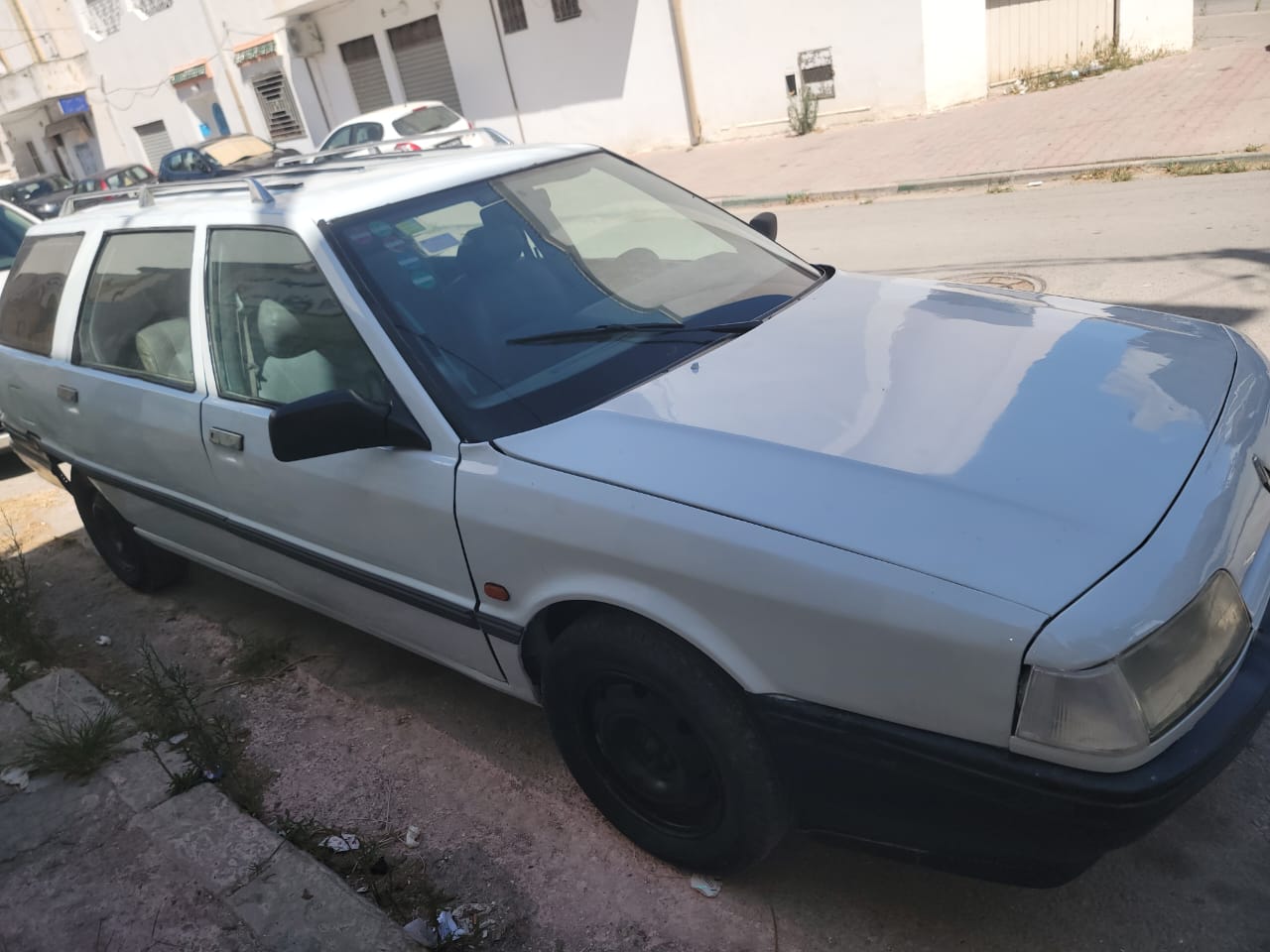 Hammam Lif Bou Kornine Renault R21 R21 nevada