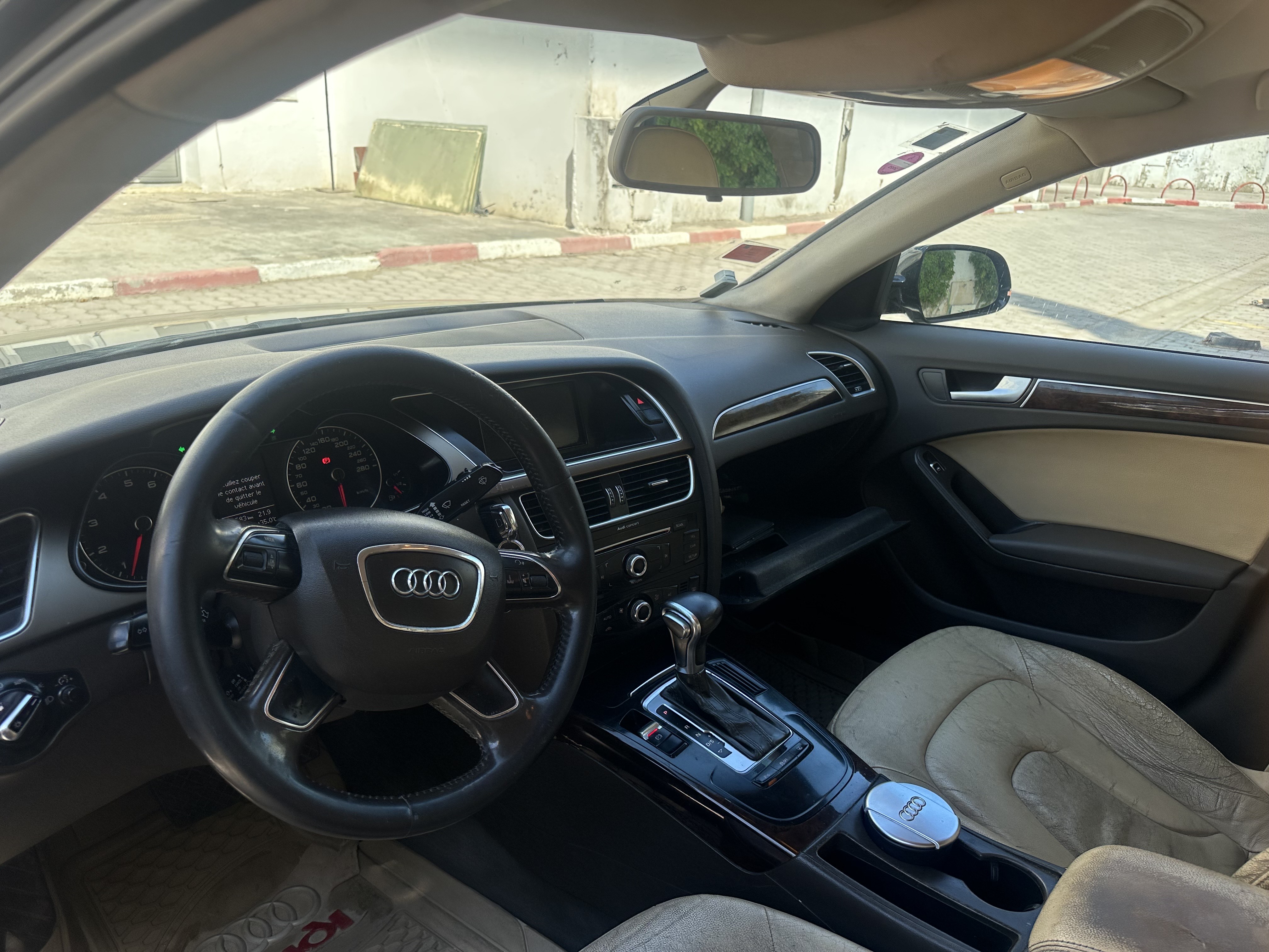 El Menzah El Manar 2 Audi A4 Audi a4 tat preque neuf