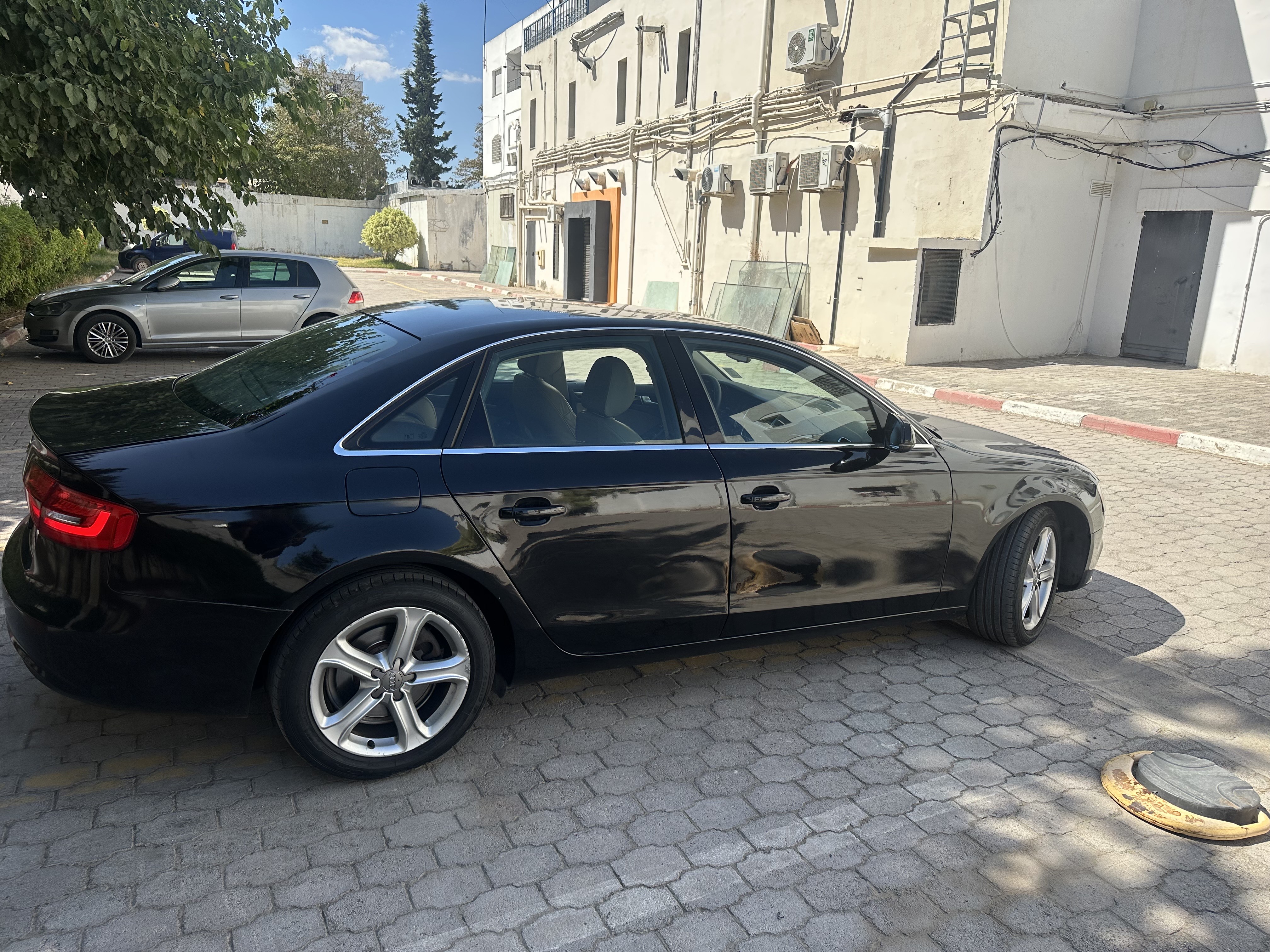 El Menzah El Manar 2 Audi A4 Audi a4 tat preque neuf