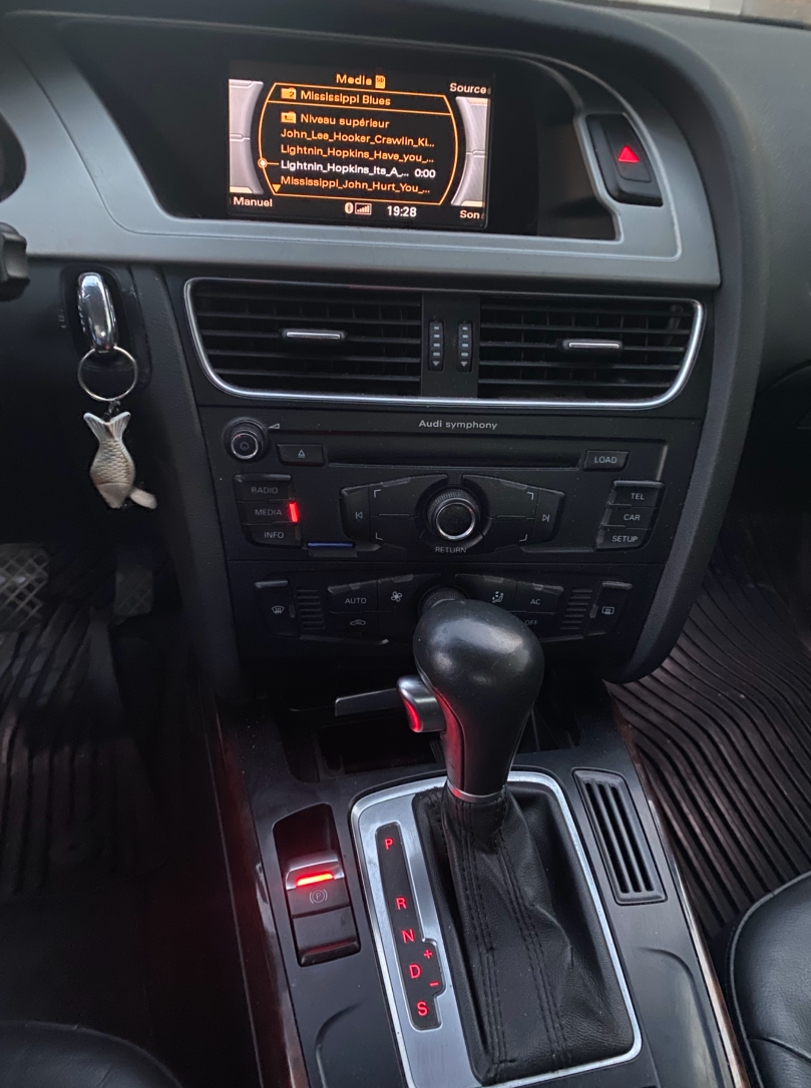 Sousse Ville Sousse Audi A4 Audi a4 b8  2011 tfsi 7 ch essence boite auto