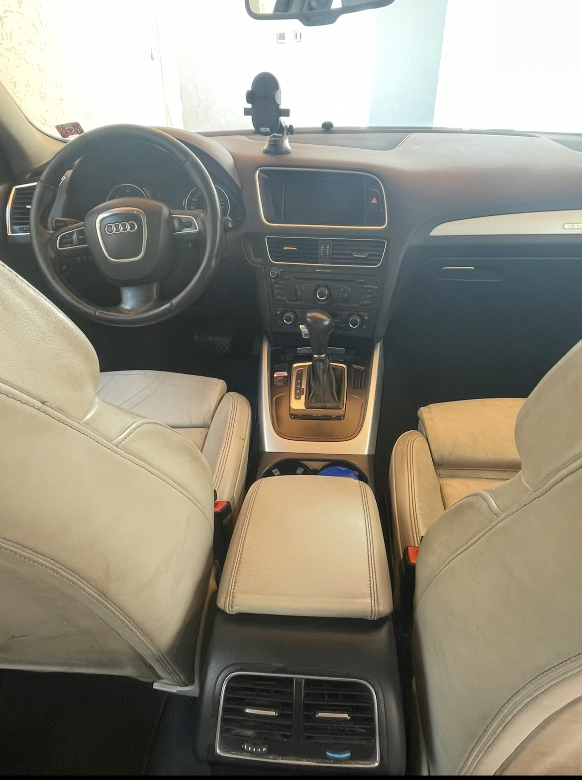 Sousse Riadh Sousse Riadh Audi Q5 Audi q5  2l diesel modle 2010 excellent tat