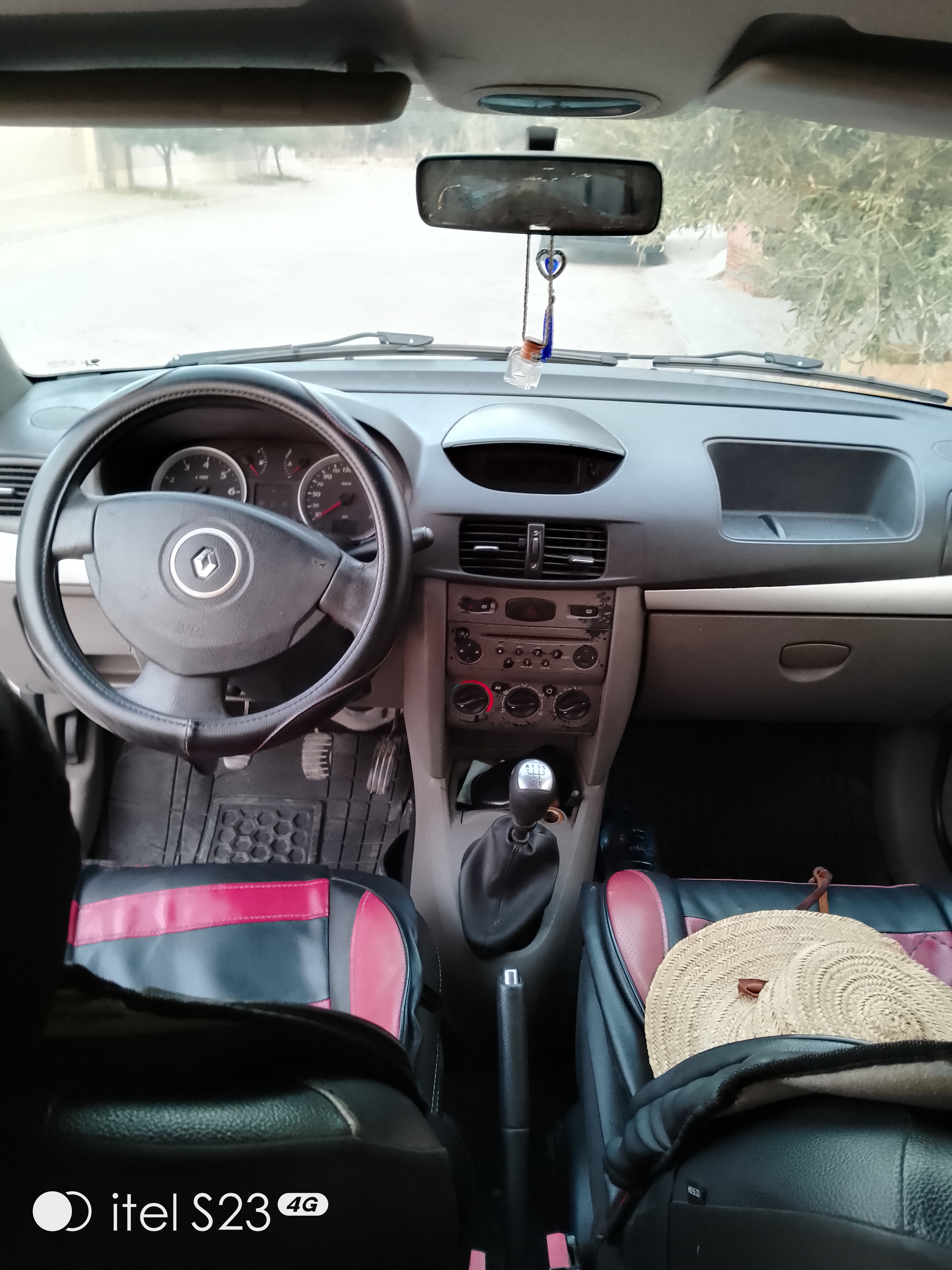 Oued Ellil Oued Ellil Renault Symbol On trs bonne tat