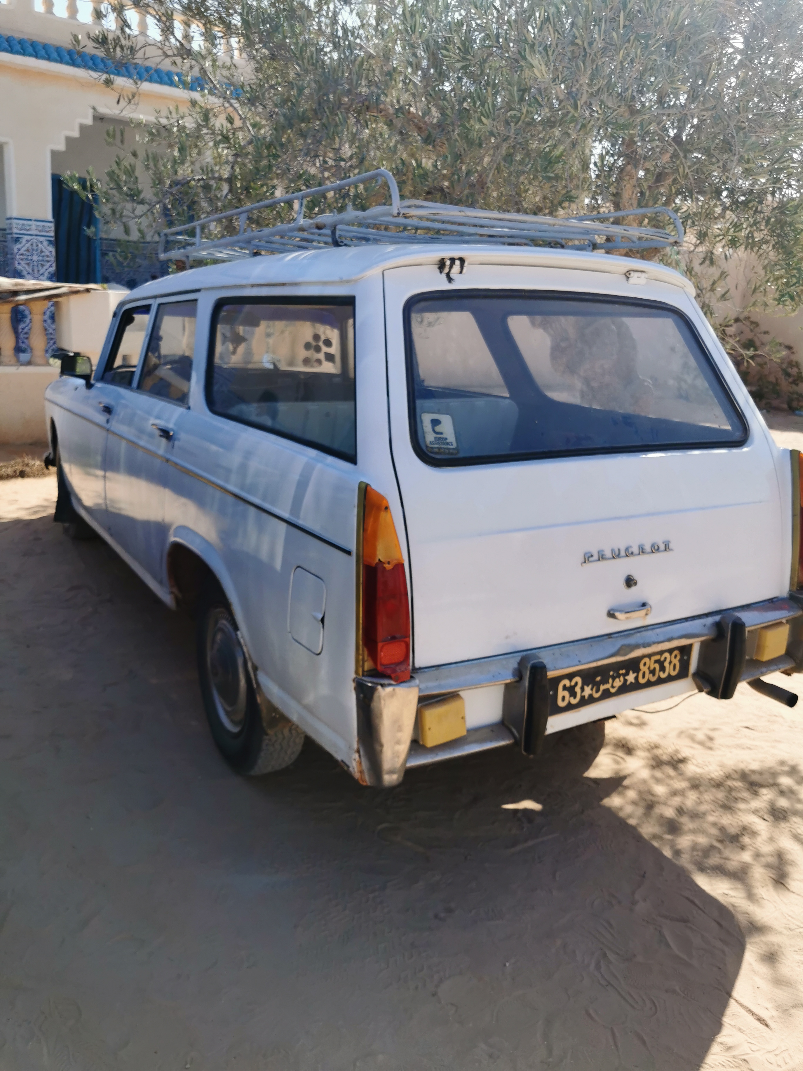 Djerba - Houmet Essouk Djerba  Peugeot 404 404 break excellente etat