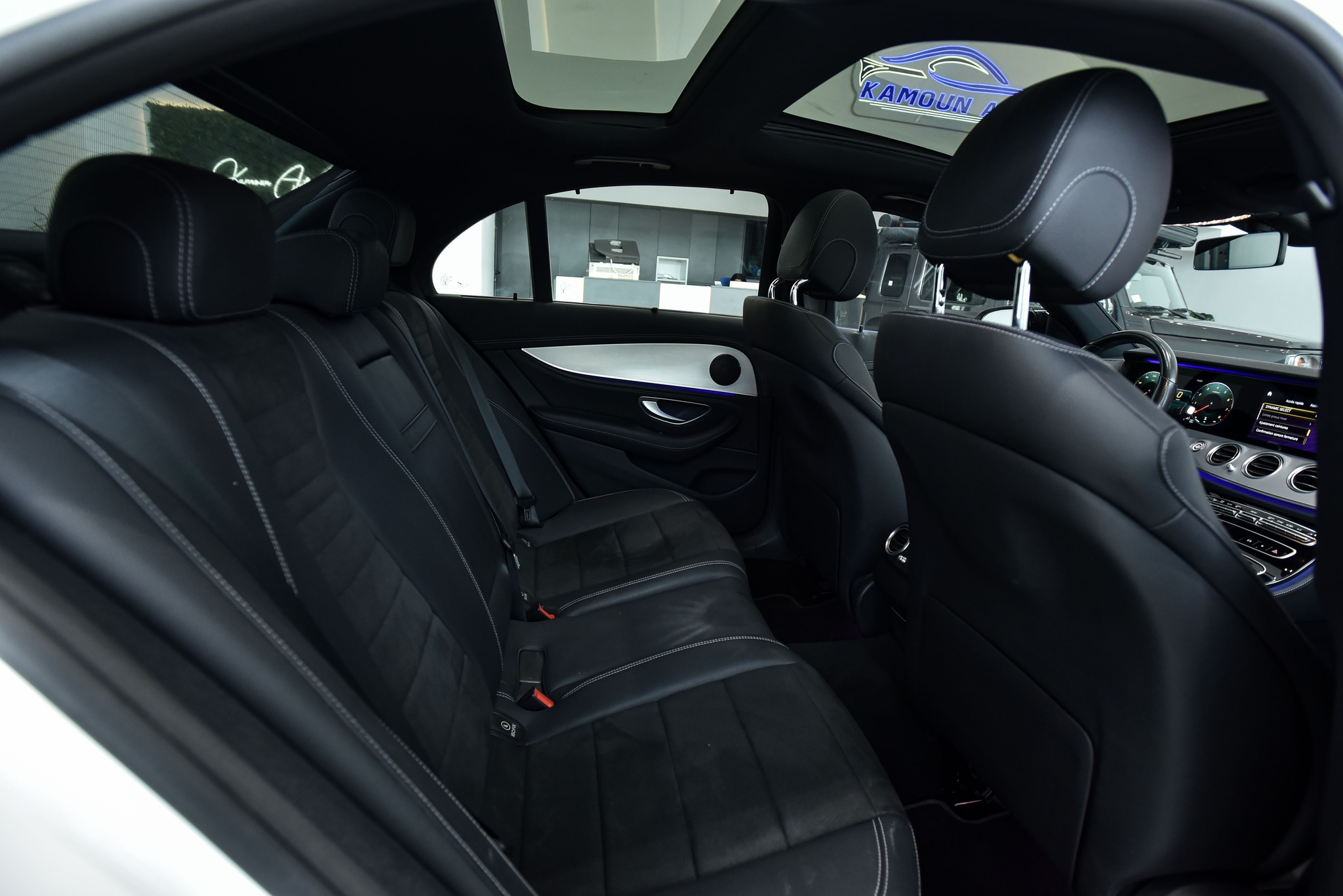 Cite El Khadra El Charguia Mercedes E Mercedes classe e180 amg la reine des routires