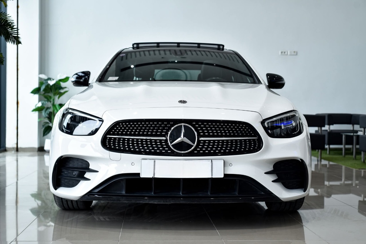 Cite El Khadra El Charguia Mercedes E Mercedes classe e180 amg la reine des routires