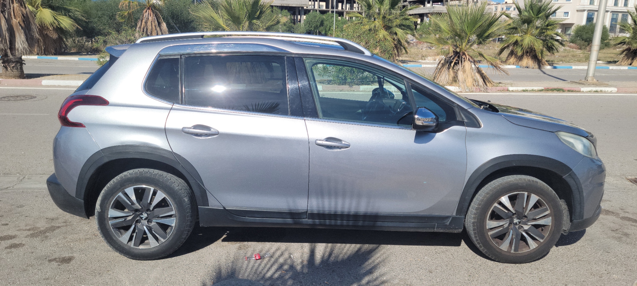 La Marsa Berge Du Lac Peugeot Autre Modle Femme vend peugeot 2008  5cv