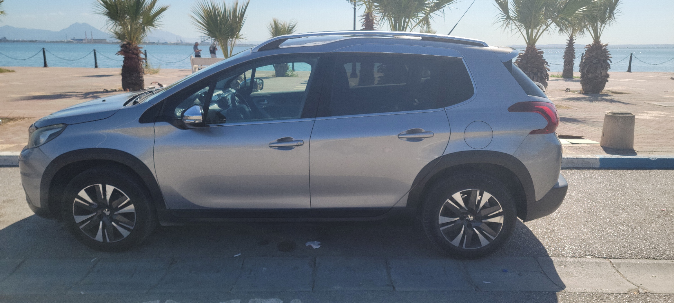 La Marsa Berge Du Lac Peugeot Autre Modle Femme vend peugeot 2008  5cv