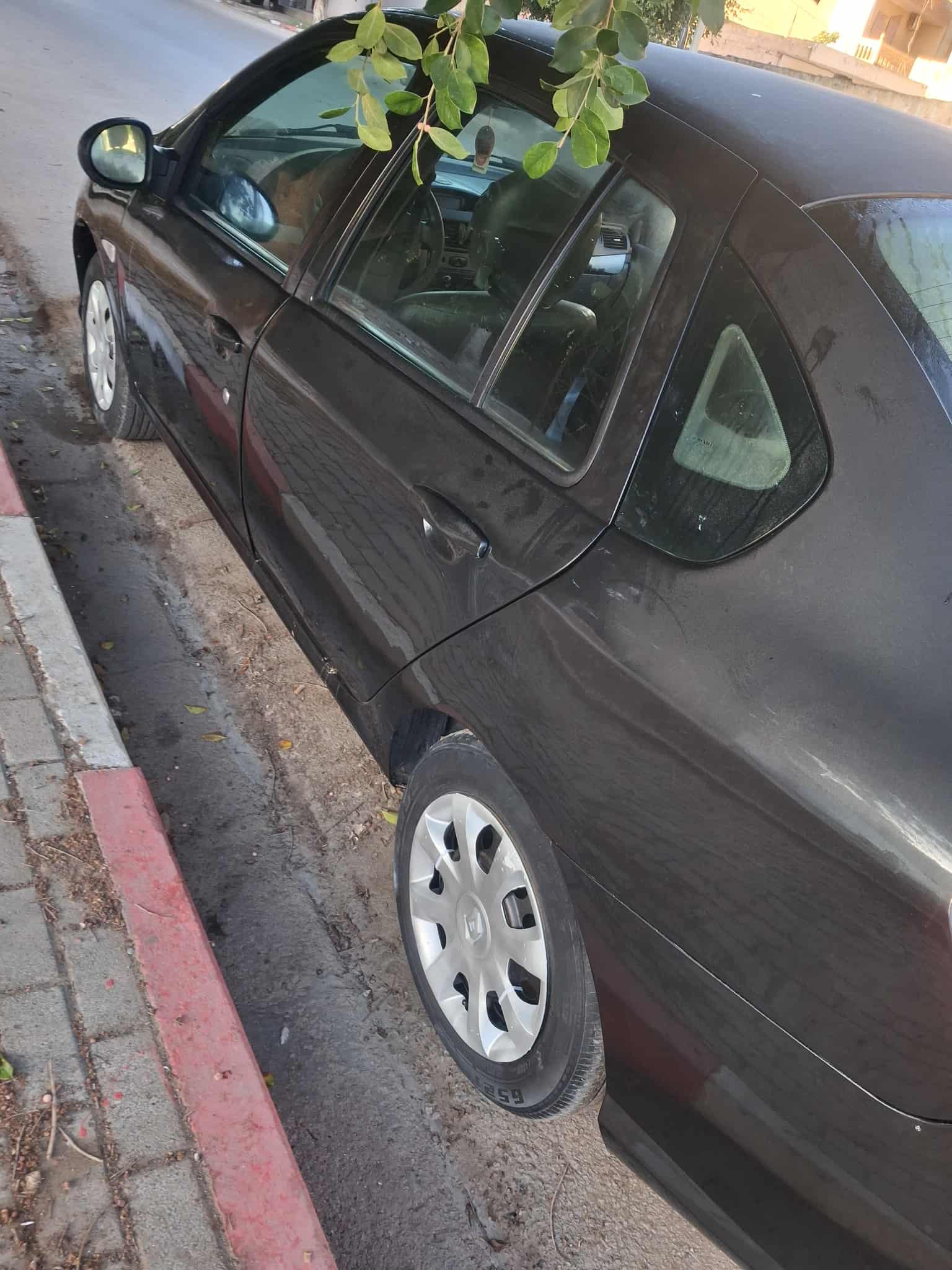 Monastir Cite Erriadh Renault Symbol Renault symbol en trs bon tat