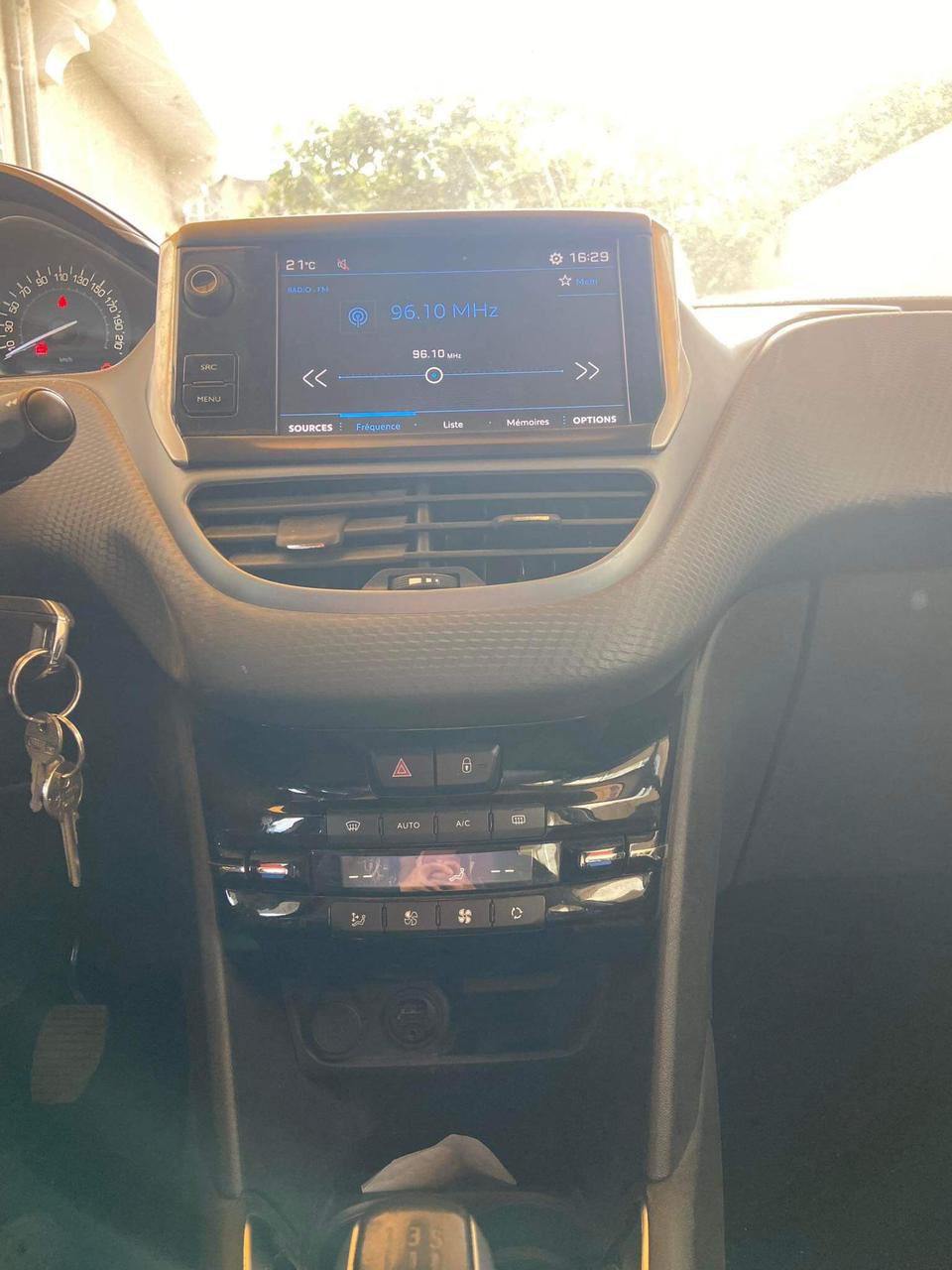 Bou Mhel El Bassatine Bou Mhel Peugeot 208 Peugeot 208
