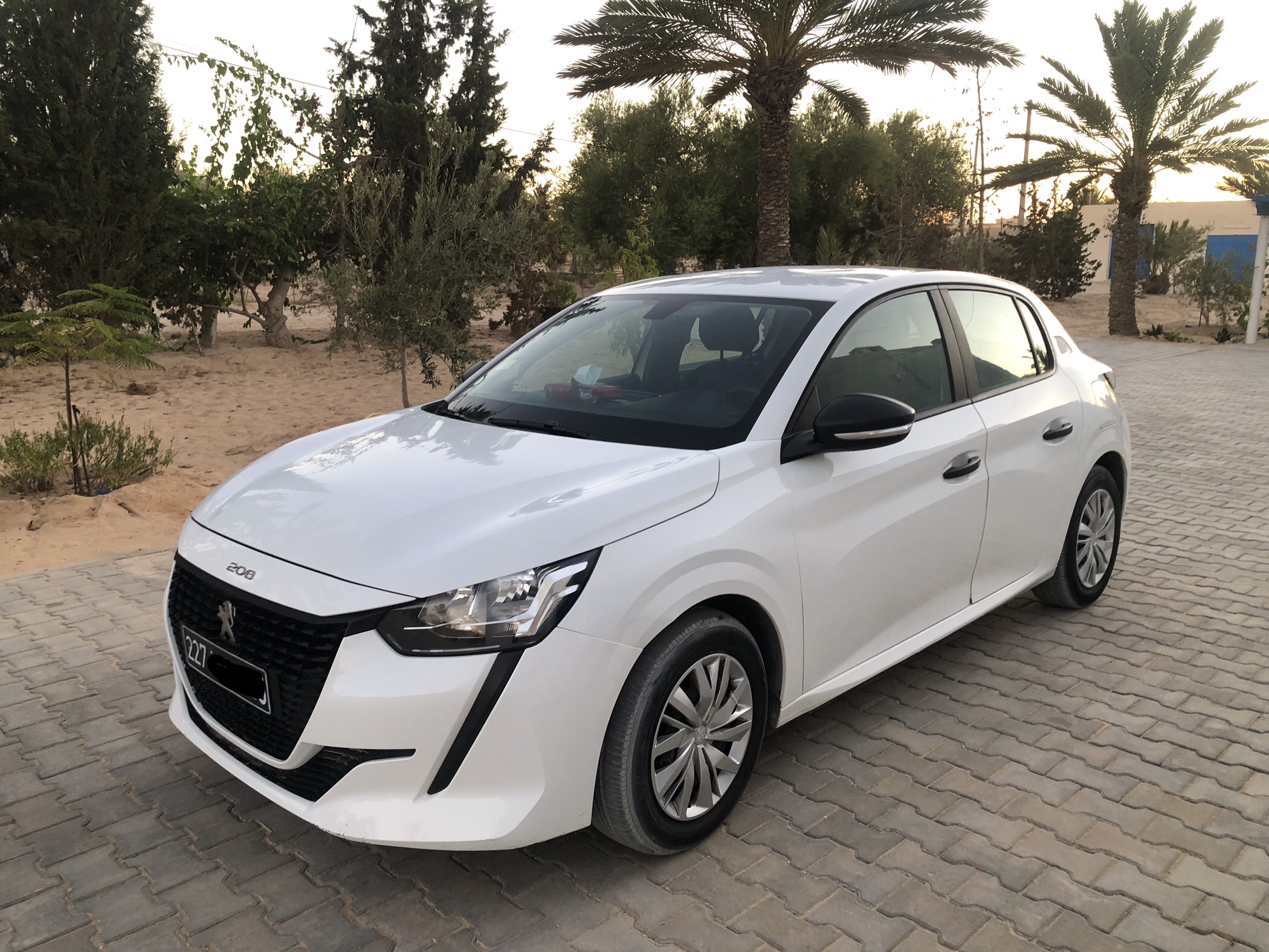 Djerba - Houmet Essouk Ghizen Peugeot 208 Bonne opportunit