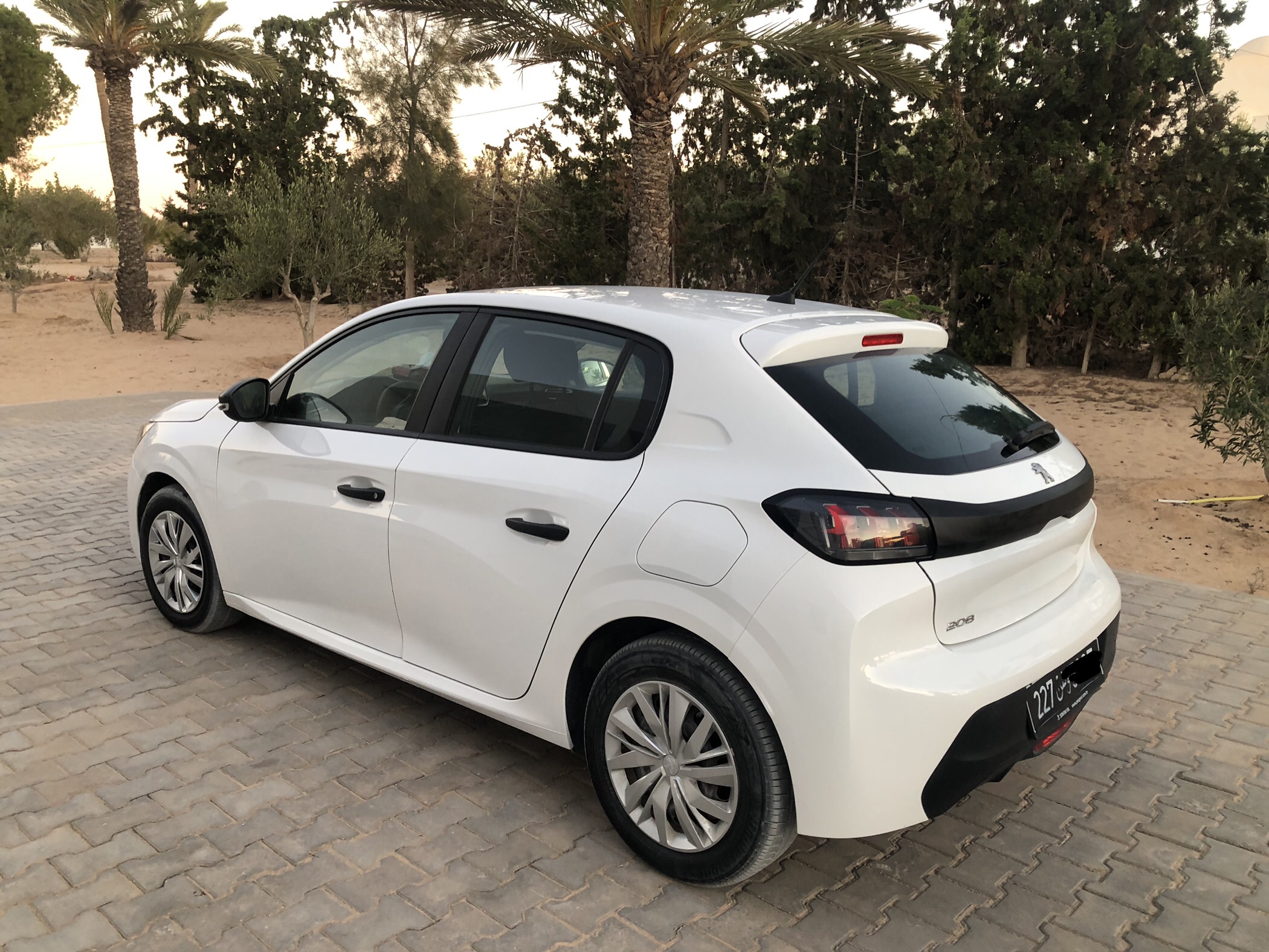 Djerba - Houmet Essouk Ghizen Peugeot 208 Bonne opportunit
