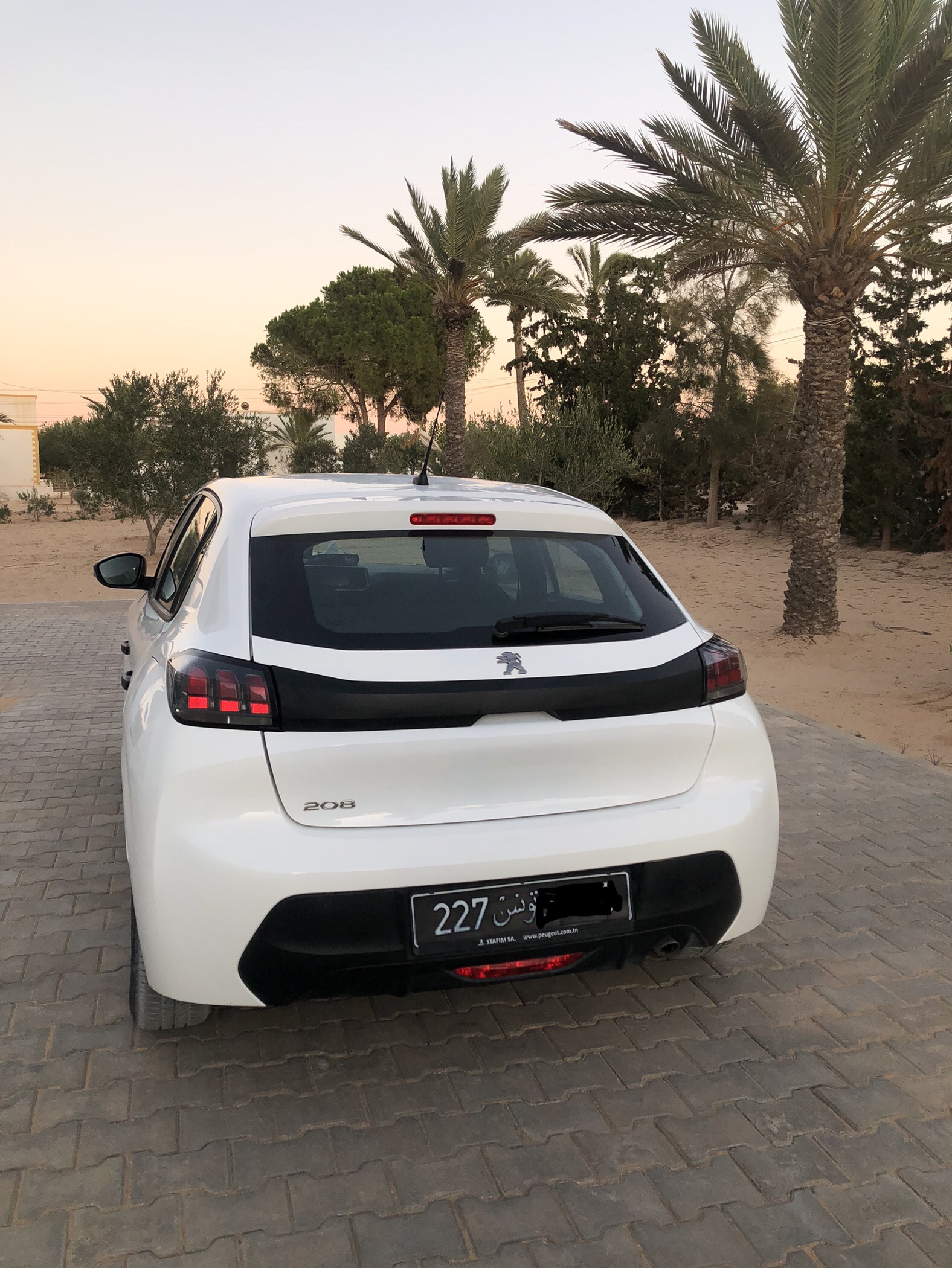 Djerba - Houmet Essouk Ghizen Peugeot 208 Bonne opportunit