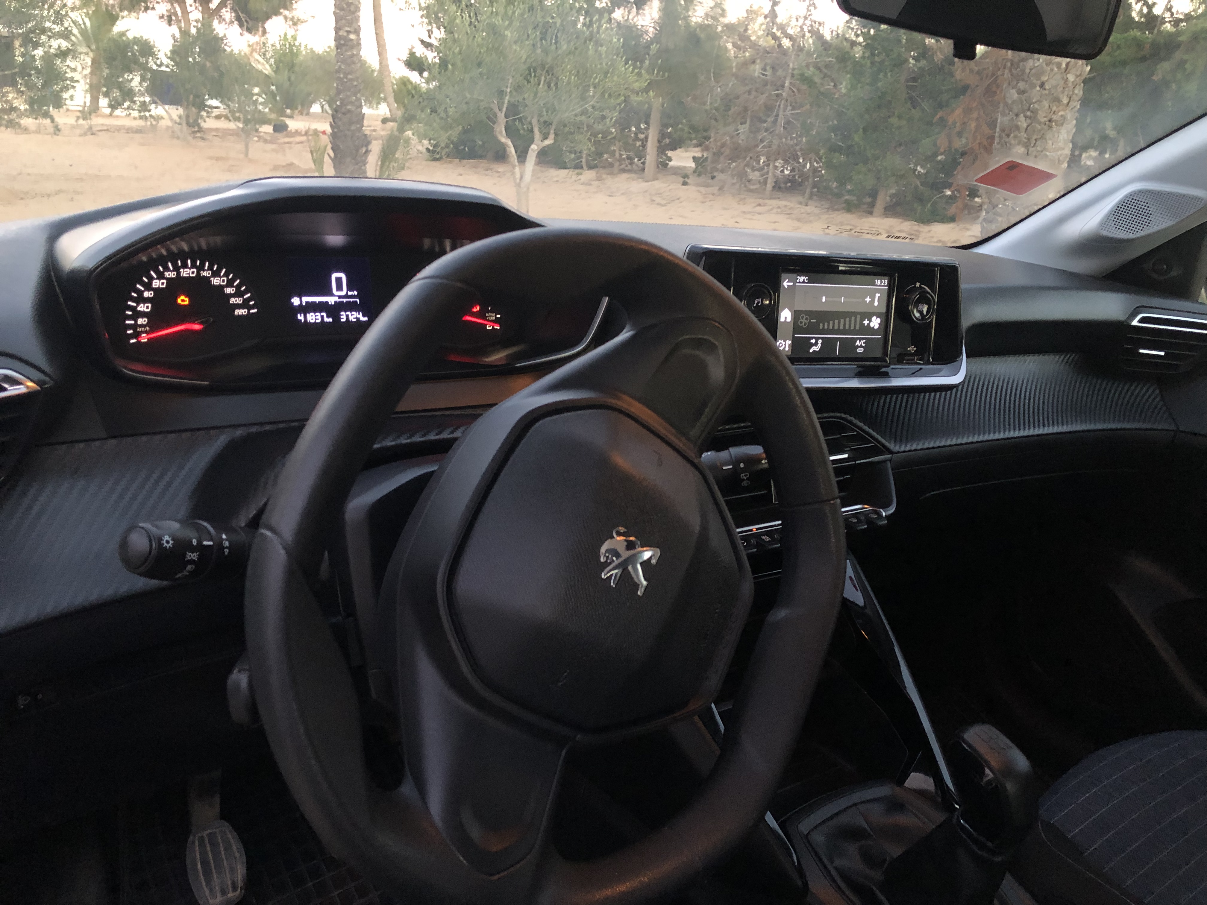 Djerba - Houmet Essouk Ghizen Peugeot 208 Bonne opportunit