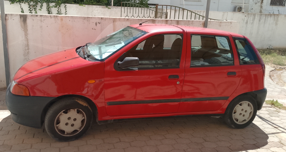 Ariana Ville Ariana Fiat Punto Punto 1 rouge