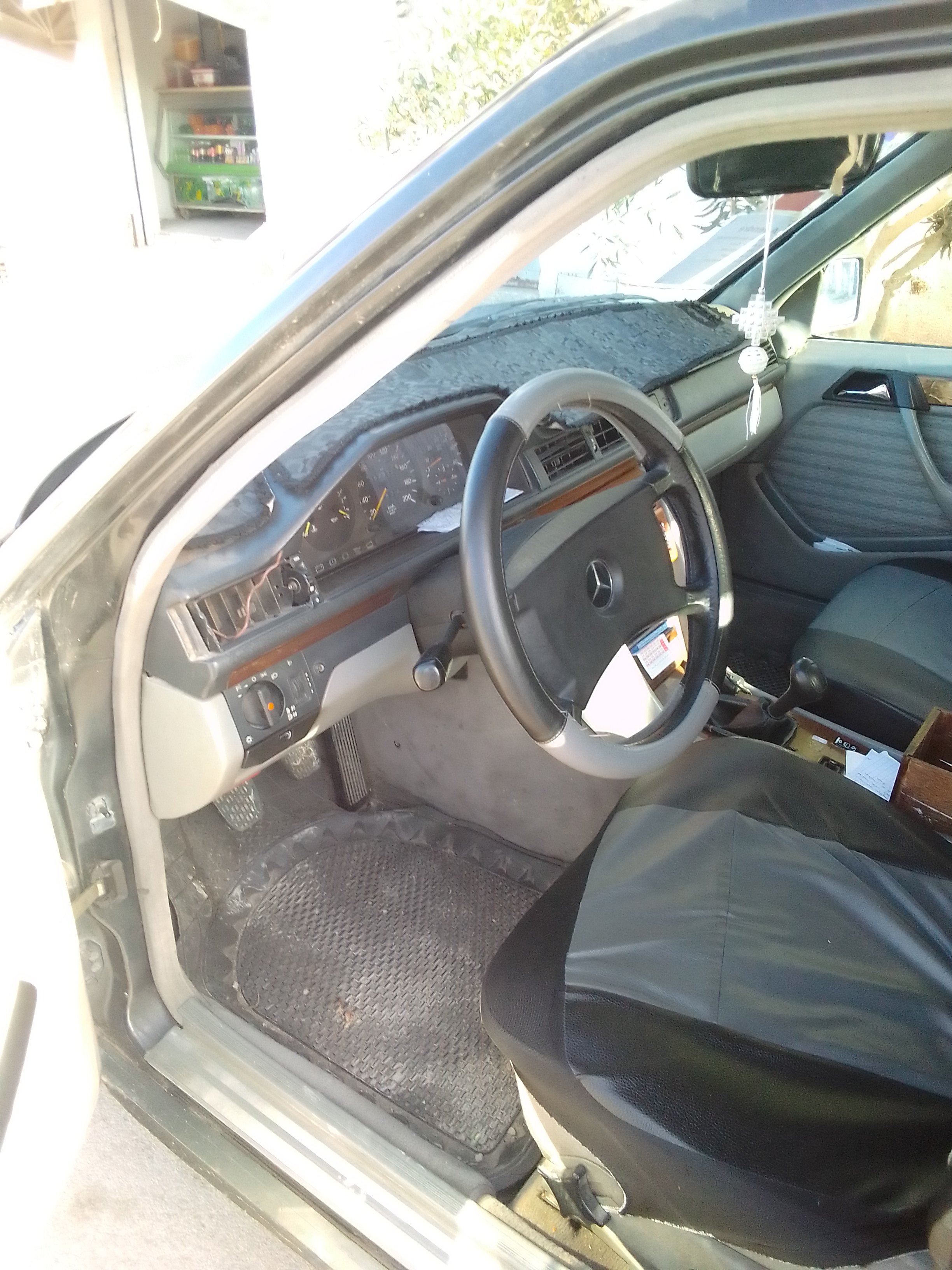 Fouchana Zone Industrielle El Meghira Mercedes 250 Bonne occasion