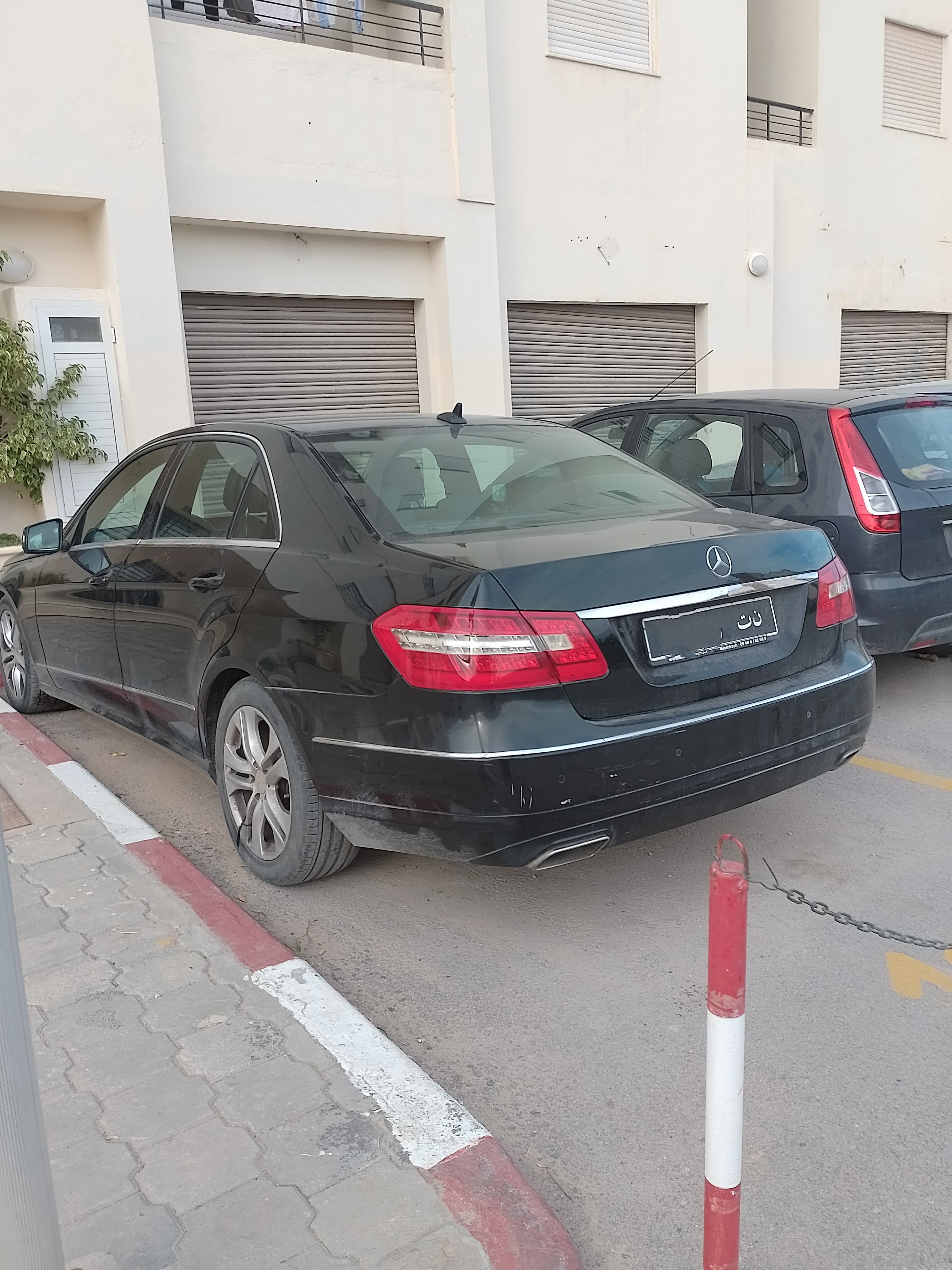 La Soukra&nbsp;Borj Louzir&nbsp;Mercedes&nbsp;E&nbsp;Mercedes e 200 en bonne �tat