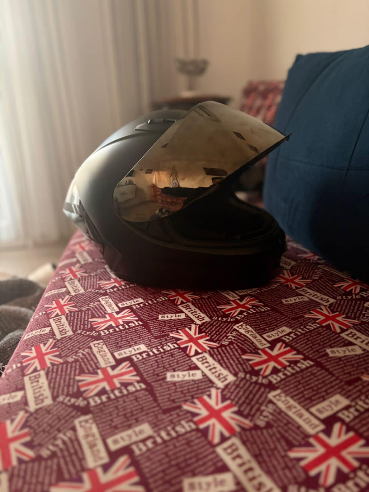 Le Bardo&nbsp;Le Bardo&nbsp;Accessoires et Entretien&nbsp;Autres Accessoires Auto&nbsp;Casque de moto neuf