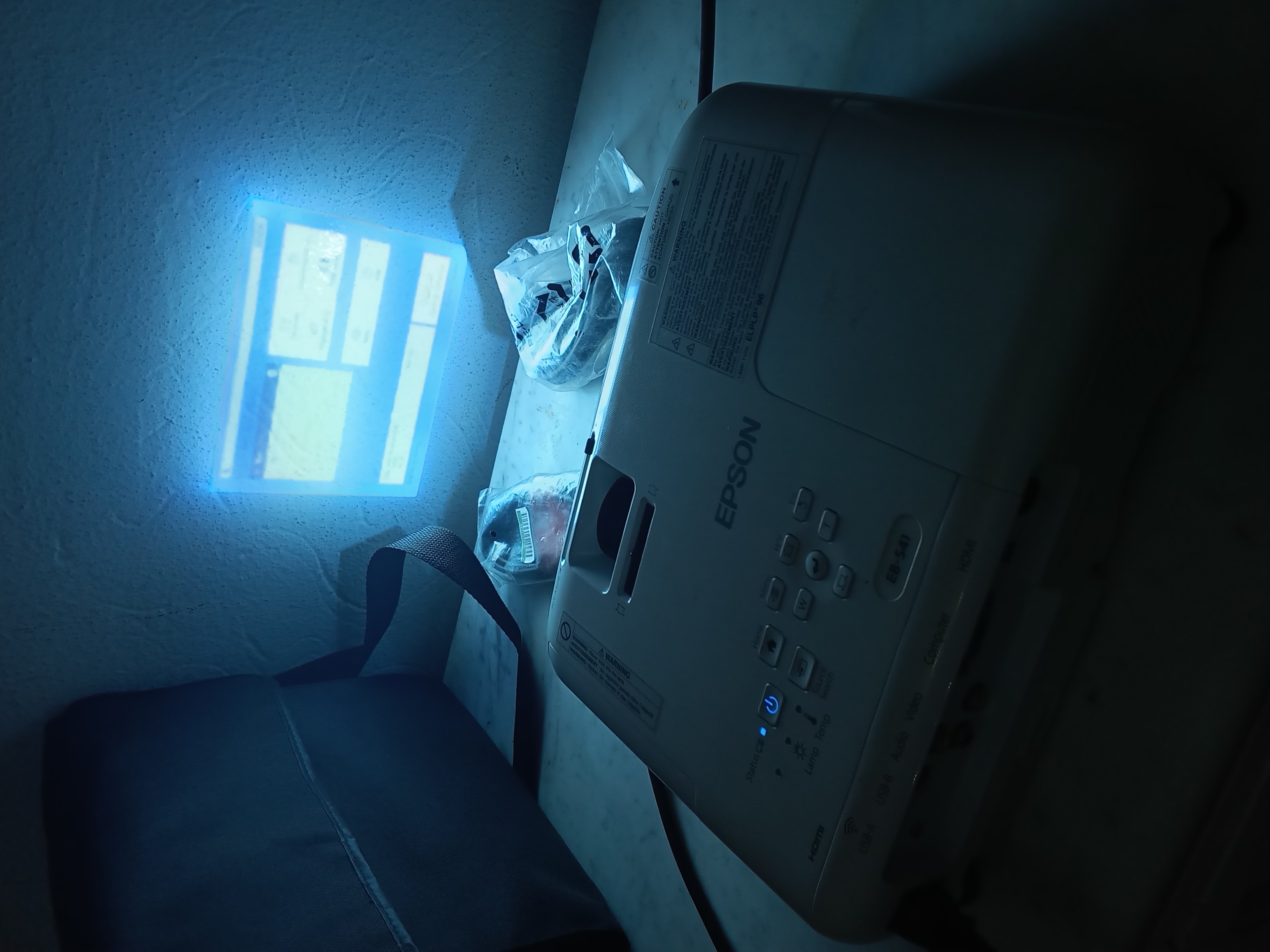 Ben Arous&nbsp;Ben Arous&nbsp;Autre&nbsp;Autre&nbsp;Videoprojecteur epson parfait