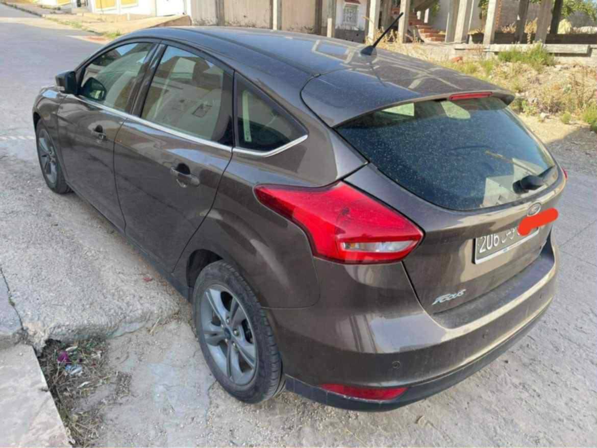 Mnihla&nbsp;Jardins d'el Menzah&nbsp;Ford&nbsp;Focus&nbsp;M�decin vend ford focus
