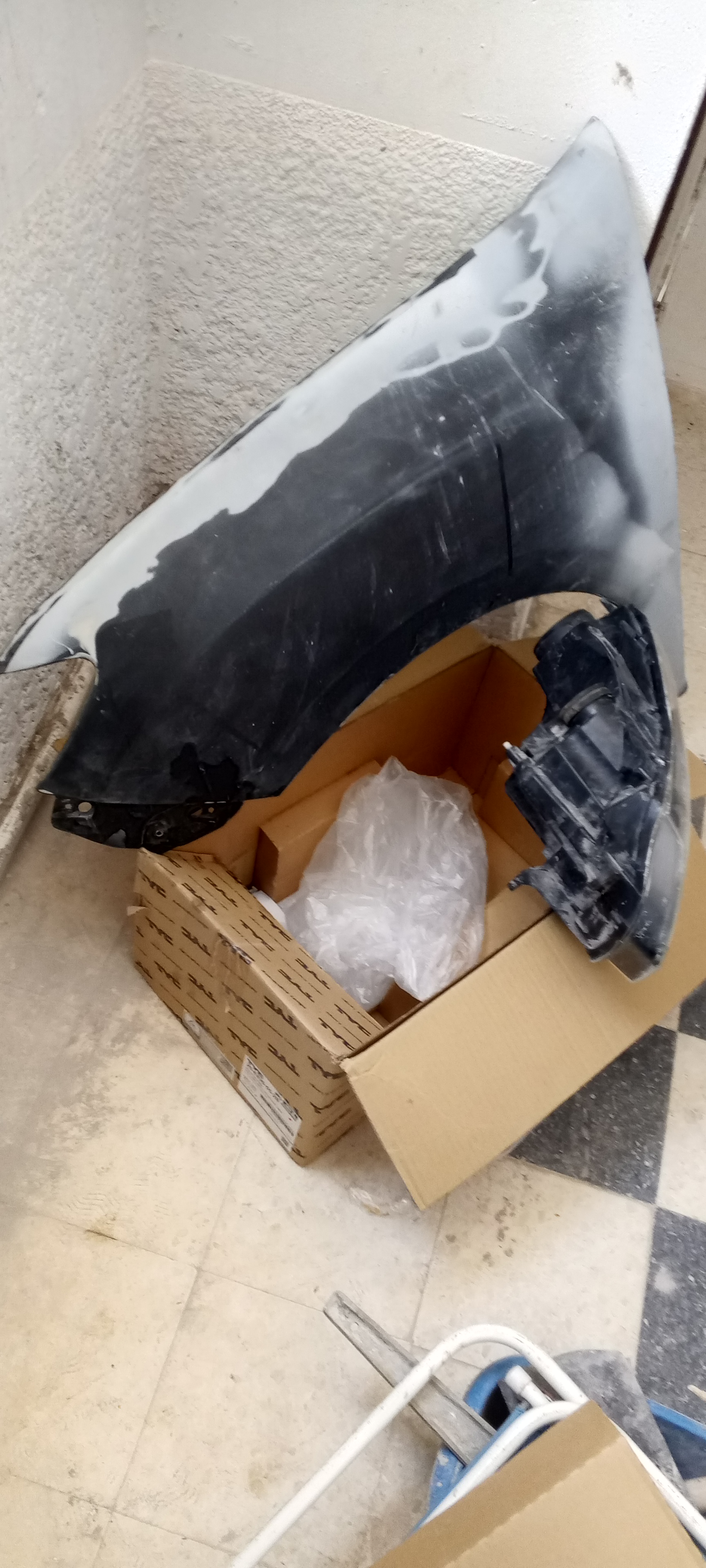 Ben Arous&nbsp;Ben Arous&nbsp;Pi�ces D�tach�es&nbsp;Carrosserie et R�troviseurs&nbsp;Pieces pour symbol 2