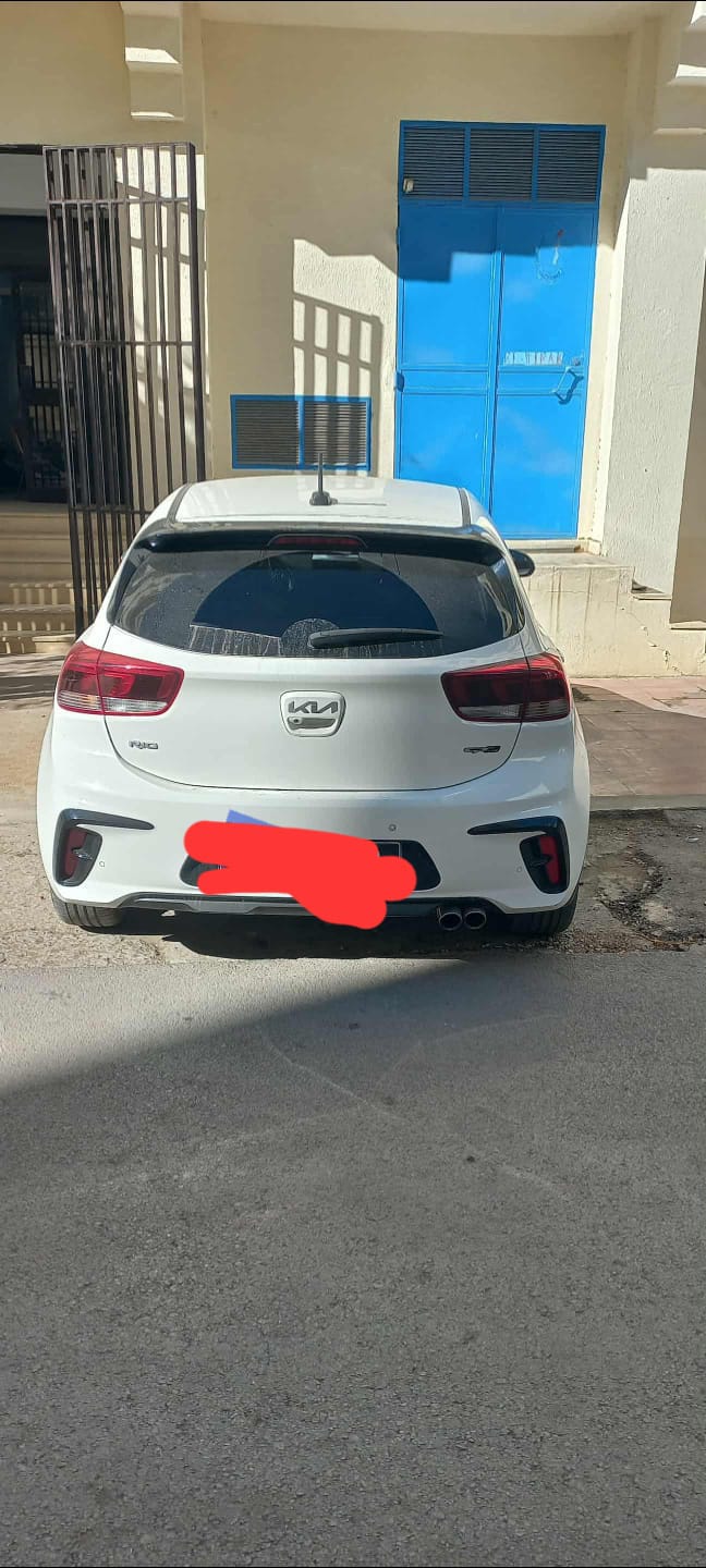 La Soukra&nbsp;Chotrana 1&nbsp;Kia&nbsp;Rio&nbsp;Kia rio gt line 1 �re main particulier