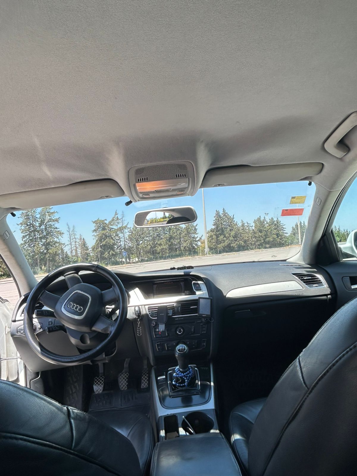 Ezzahra&nbsp;Ezzahra&nbsp;Audi&nbsp;A4&nbsp;Audi a4 de couleur blanche �tat neuf