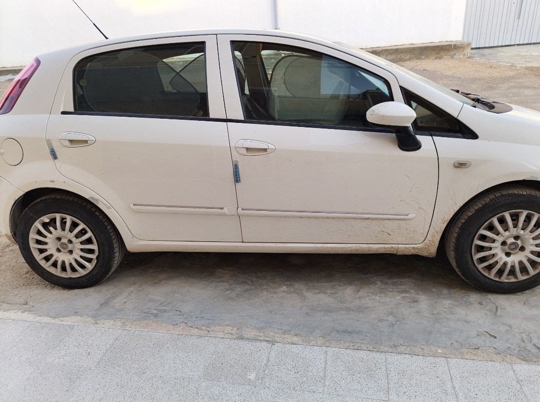 El Jem&nbsp;El Jem&nbsp;Fiat&nbsp;Grande Punto&nbsp;Une belle voiture fiat grande punto