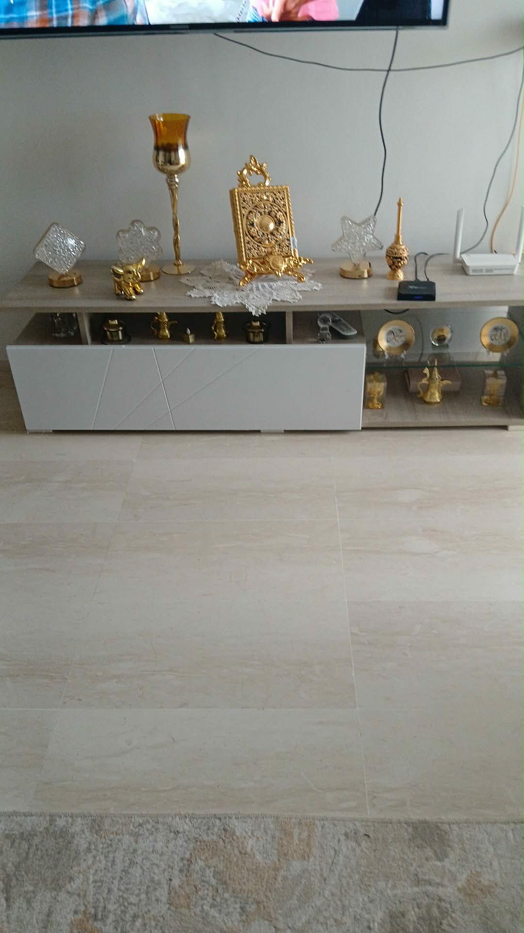 El Mourouj&nbsp;Cite Alyssa 1&nbsp;Objets de d�coration&nbsp;Autres&nbsp;Element  de chaussure et element tele