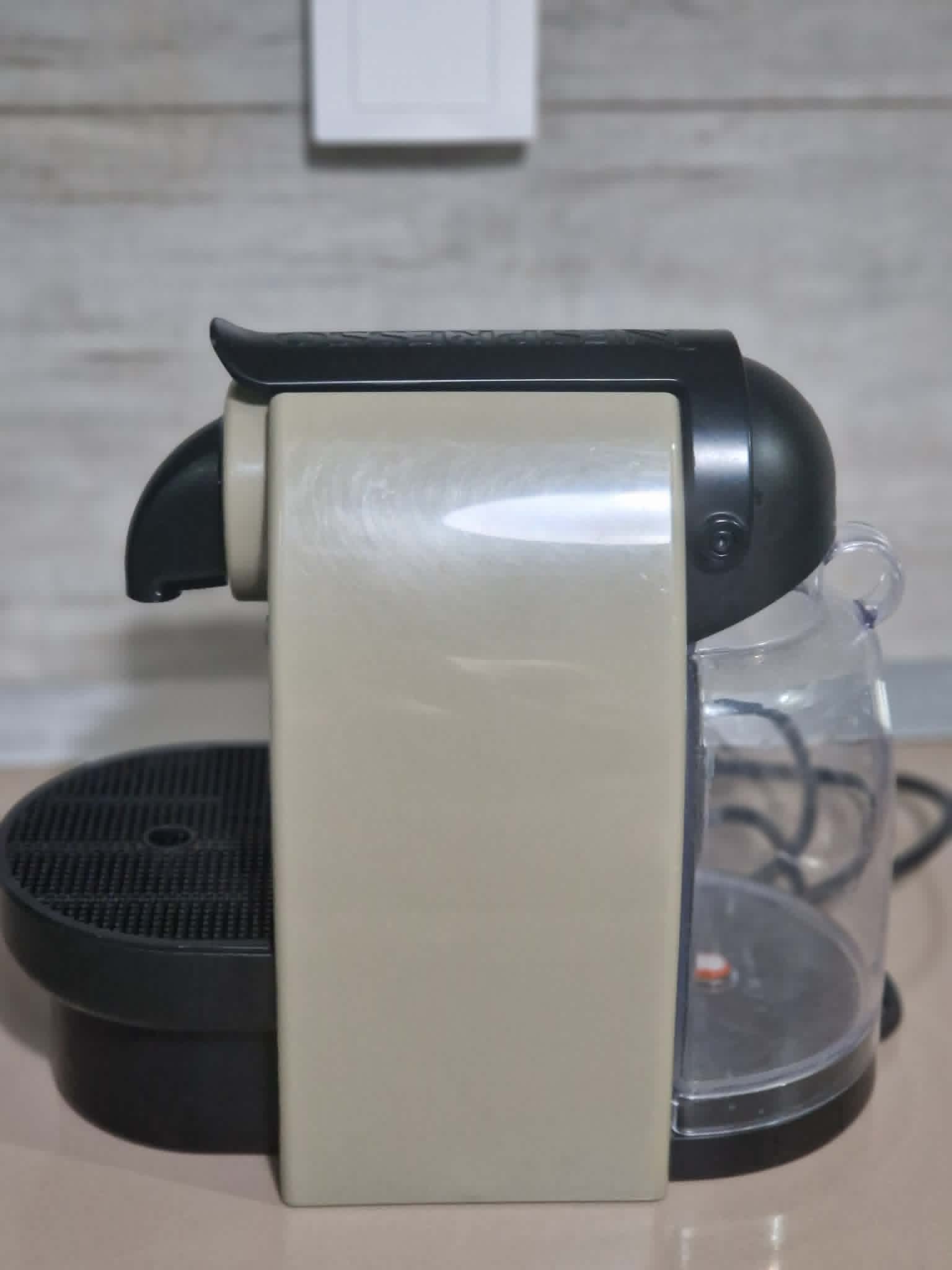 Ariana Ville&nbsp;Cite Ennasr 2&nbsp;Cafeti�re & expresso&nbsp;Autre&nbsp;Opportunite a saisir machine nespresso